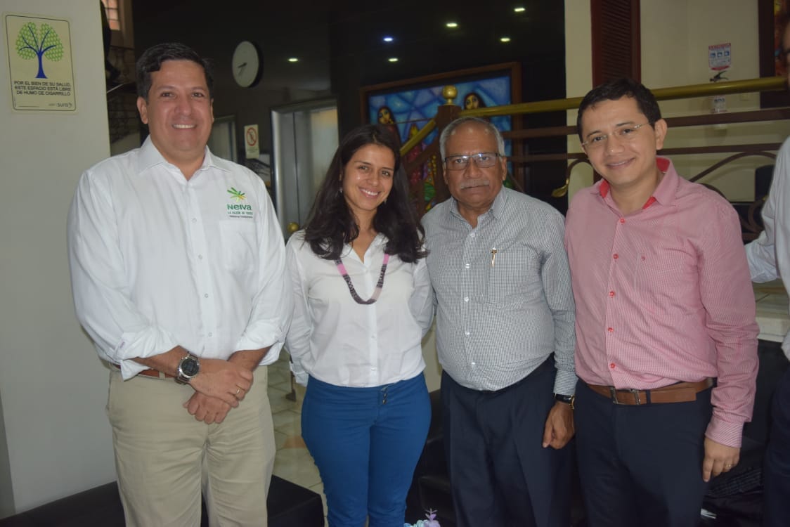El alcalde de Neiva Rodrigo Lara Sánchez, Laura Gómez, profesional de la Secretaría de Educación; el Embajador de la India Ravi Bangar y Alfredo Vargas, secretario de Educación.